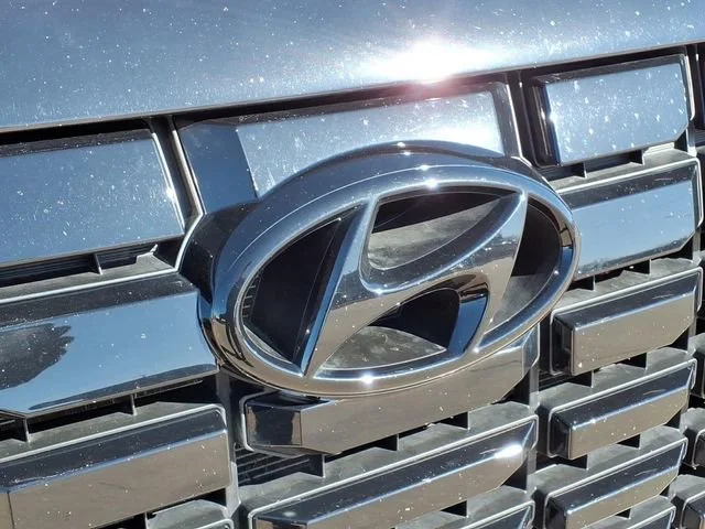 Used 2025  Hyundai SEL image 22
