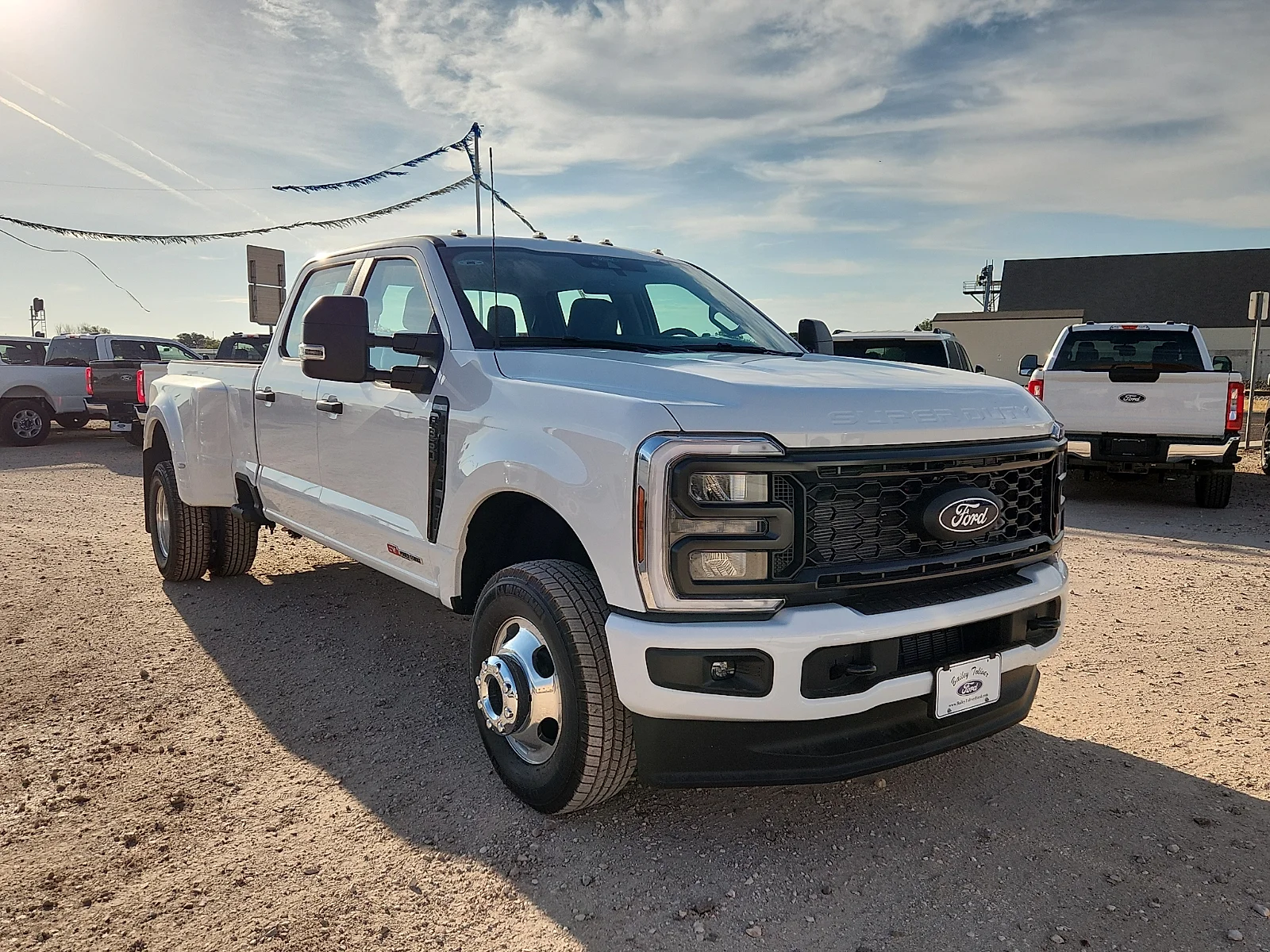 New 2027 Oxford White Ford XL image 1