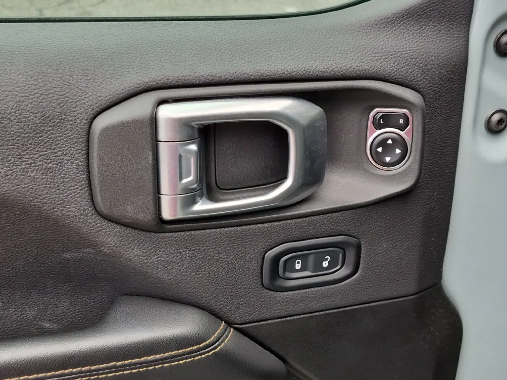Used 2024  Jeep Sahara 4xe image 11