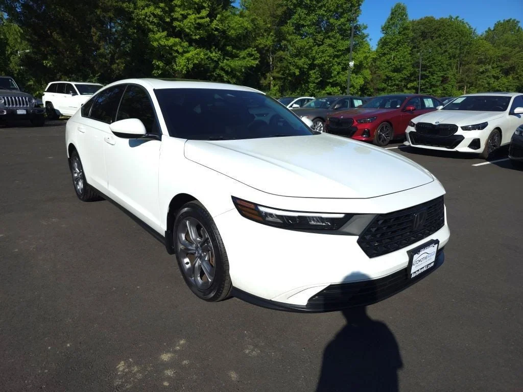 Used 2024 Platinum White Pearl Honda EX CVT image 3