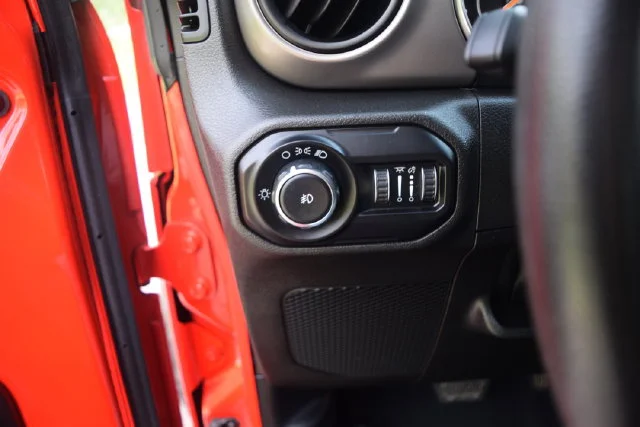 Used 2019 Red Jeep Sport image 7