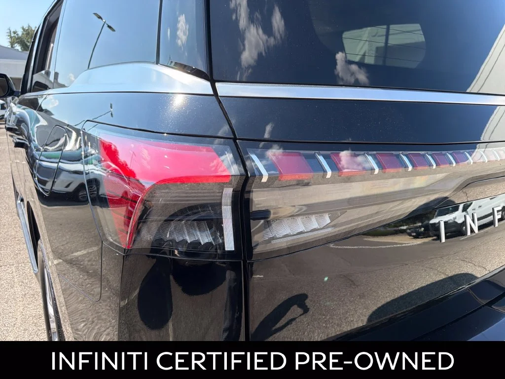 Certified Used 2025 Black Obsidian INFINITI LUXE image 31