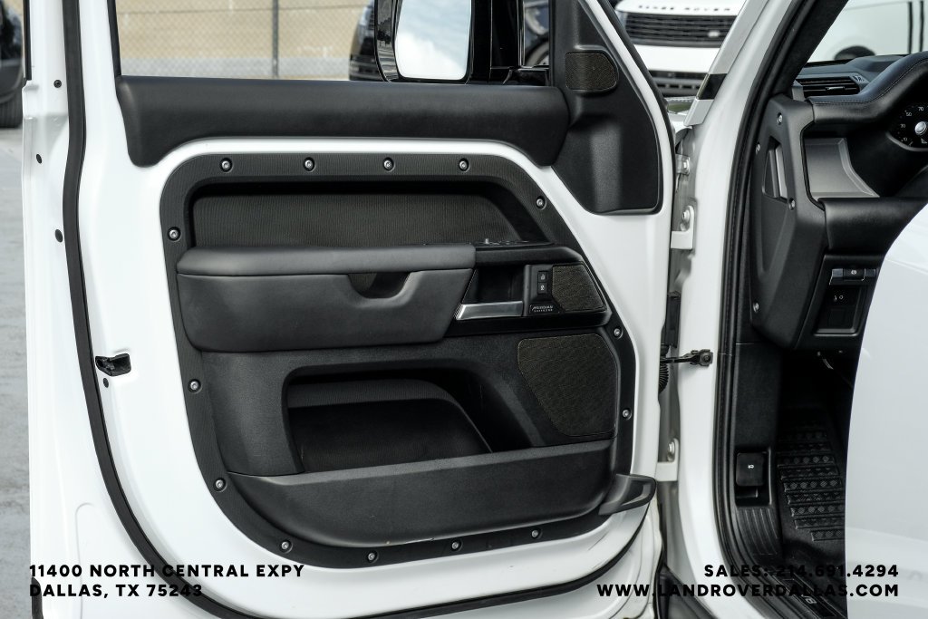 Used 2026 Fuji White Land Rover V8 image 52