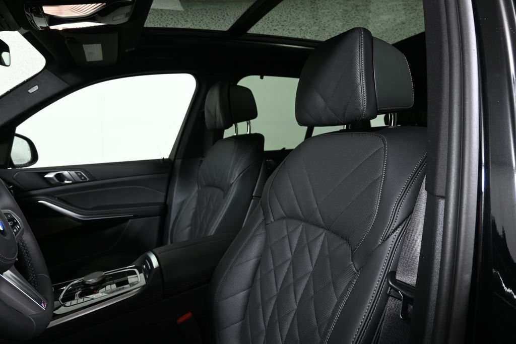 New 2026 Black Sapphire Metallic BMW xDrive40i image 16