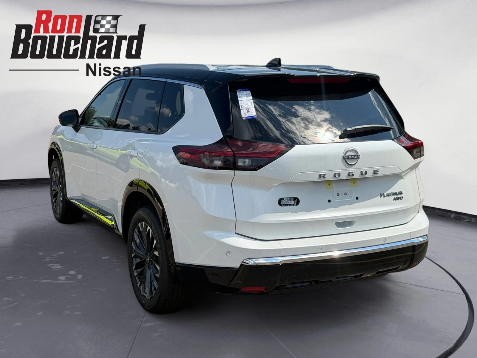 New 2026 Everest White Pearl/Super Black Nissan Platinum image 4