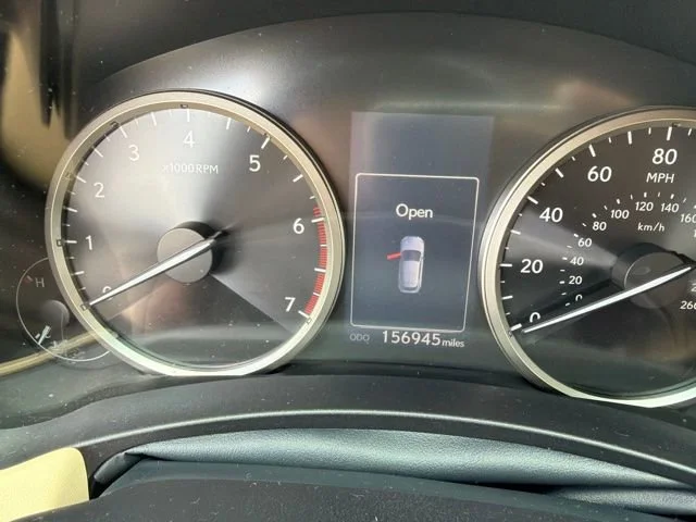 Used 2016 Silver Lexus FWD 4dr image 8