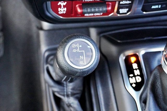 New 2026 Granite Crystal Metallic Clear-Coat Exterior Paint Jeep Rubicon image 36