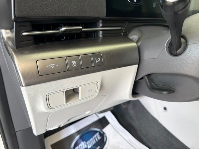 Used 2025 White Hyundai SEL image 15