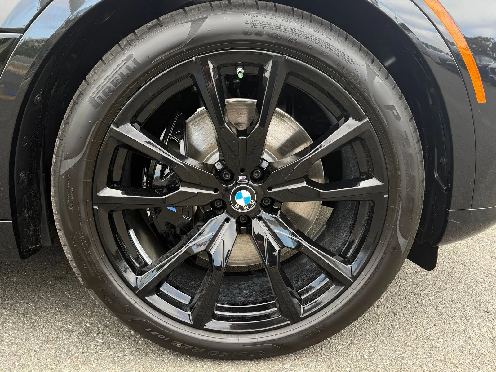 New 2027 Black Sapphire Metallic BMW M60i image 10