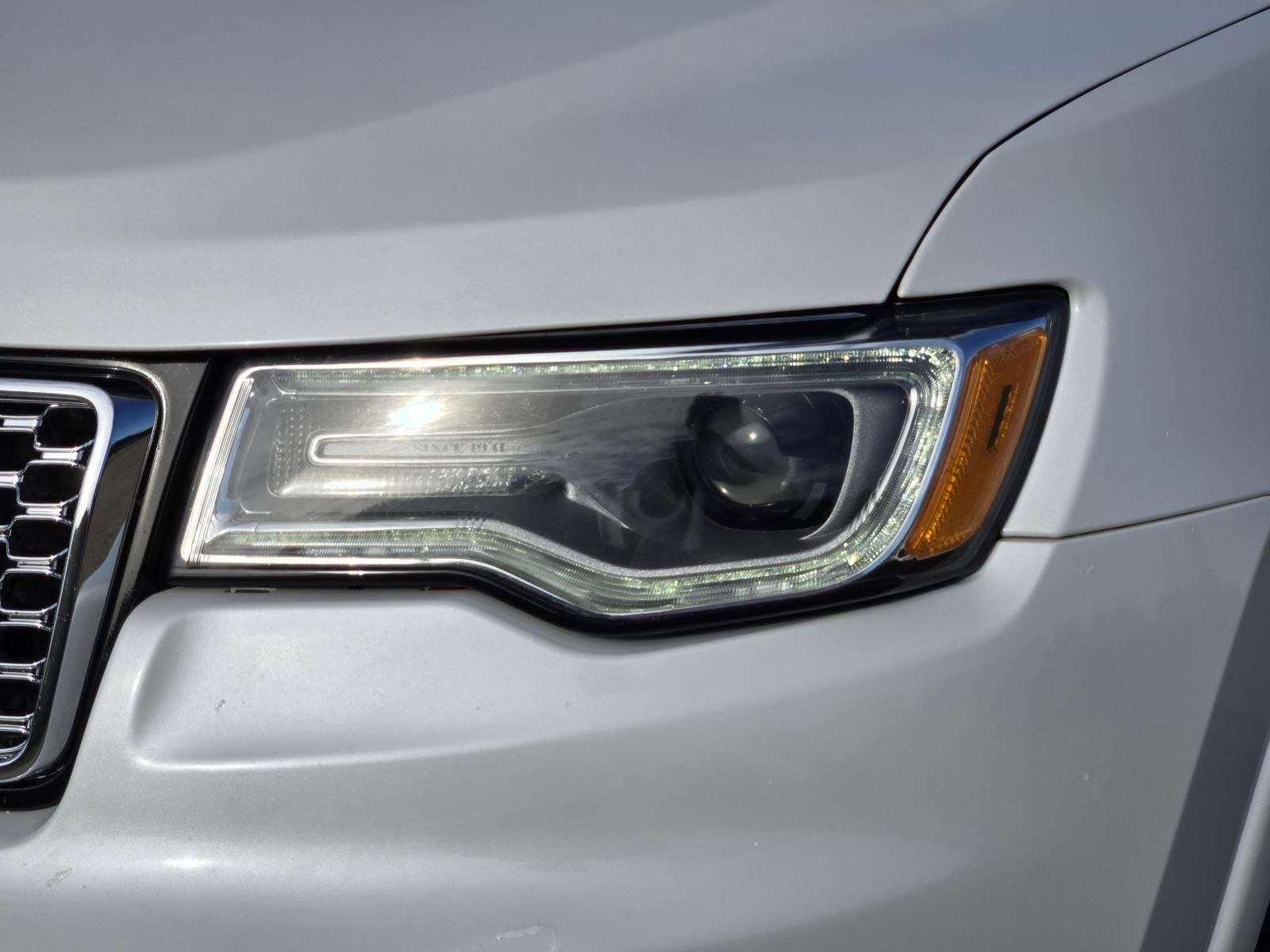 Used 2017 Ivory 3-Coat Jeep Overland image 8