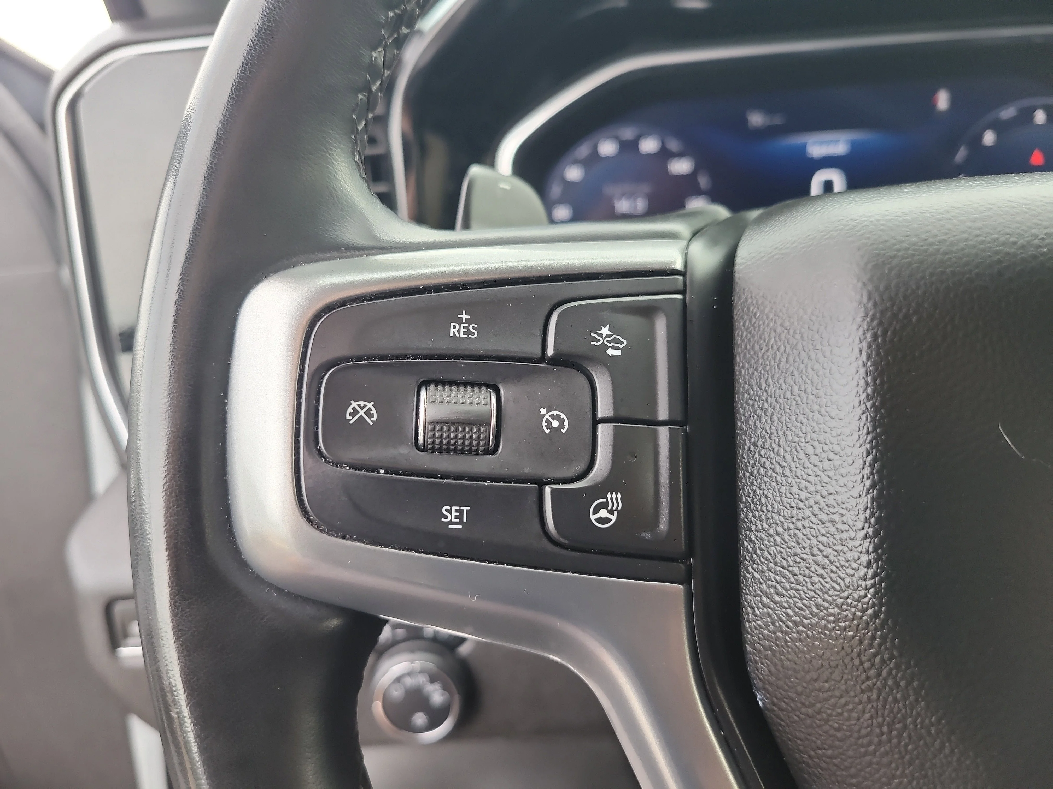 Used 2024 Summit White Chevrolet LT image 28