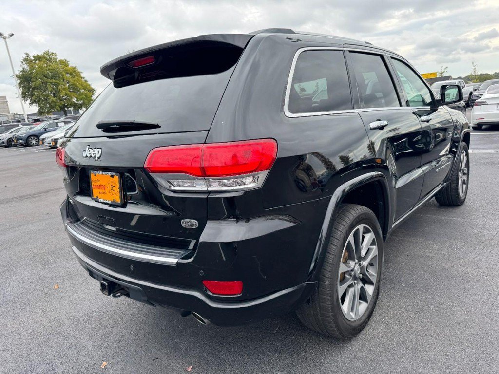 Used 2018 Diamond Black Crystal Pearlcoat Jeep Overland image 3