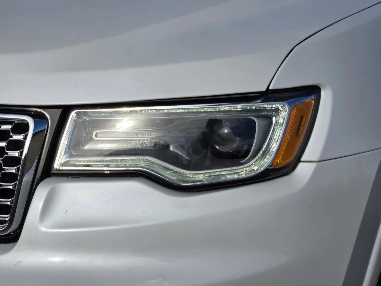 Used 2017 Ivory 3-Coat Jeep Overland image 8