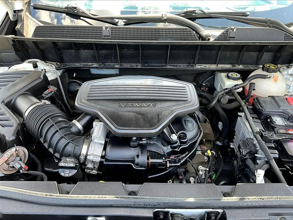 Used 2017 White GMC Denali image 34