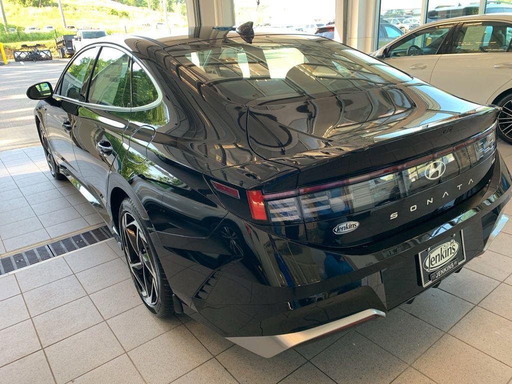 New 2026 Black Hyundai SEL Sport image 12