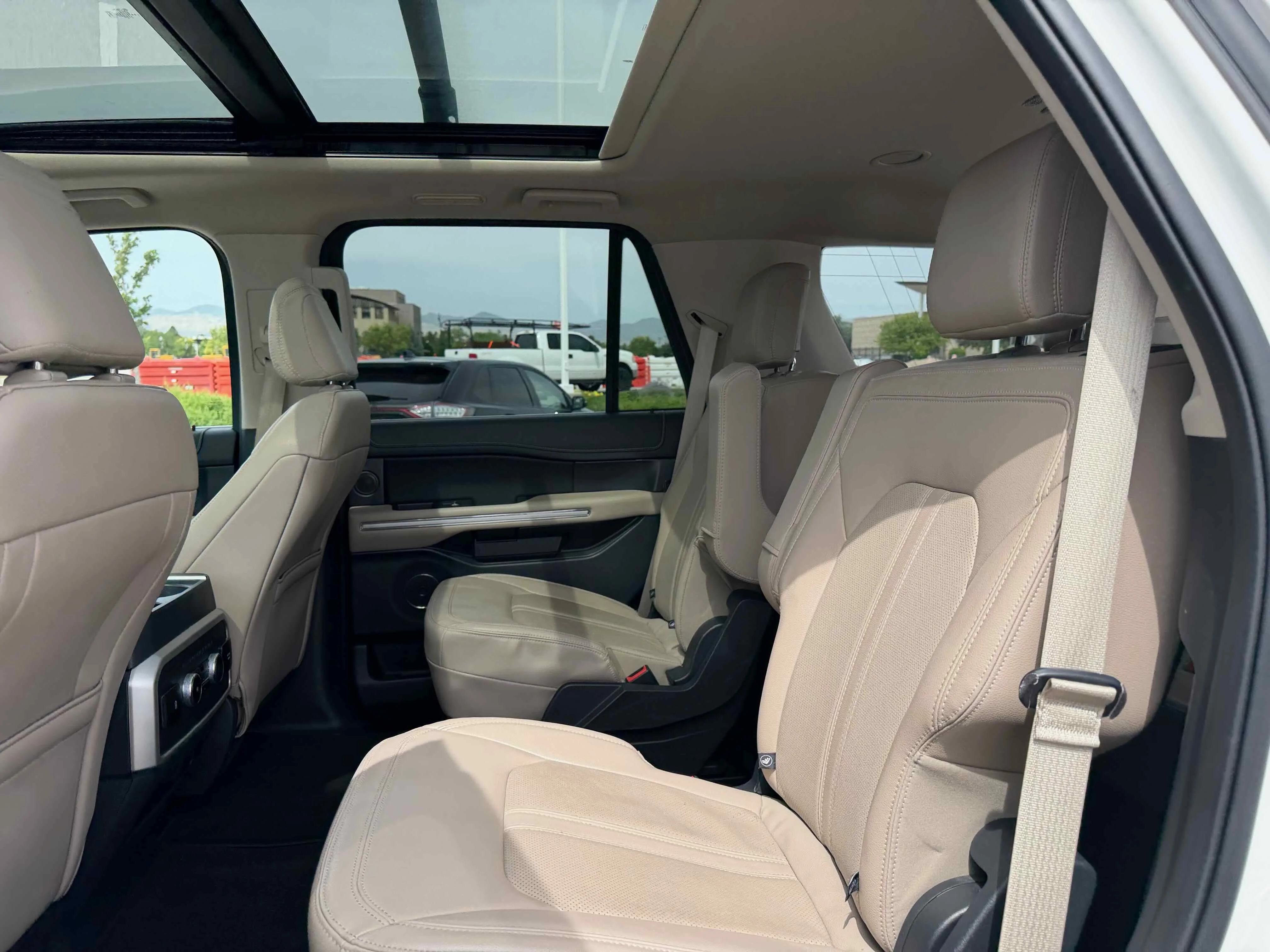 Used 2023 White Metallic Ford Limited image 27