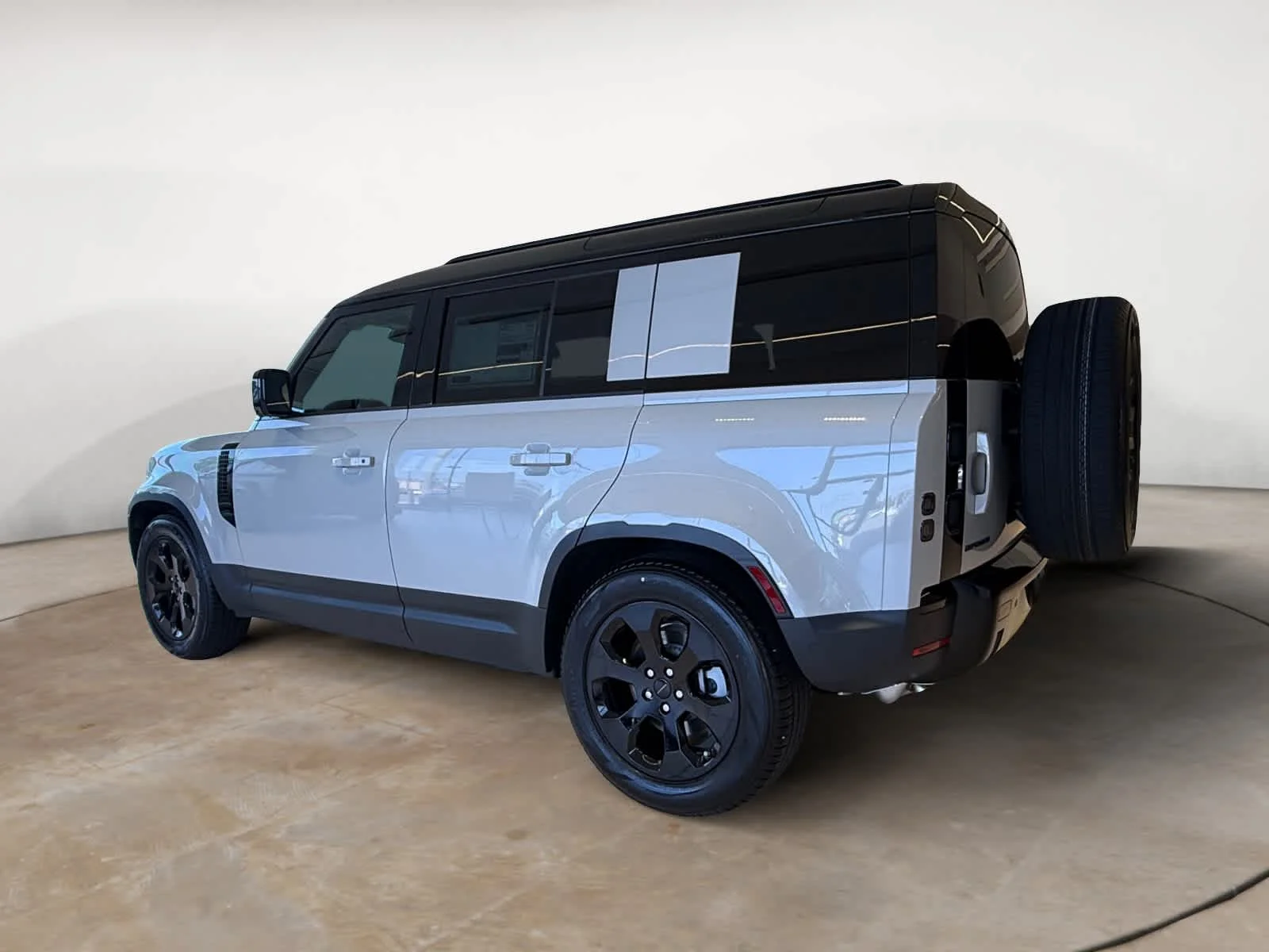 New 2026 Borasco Grey Land Rover S image 3