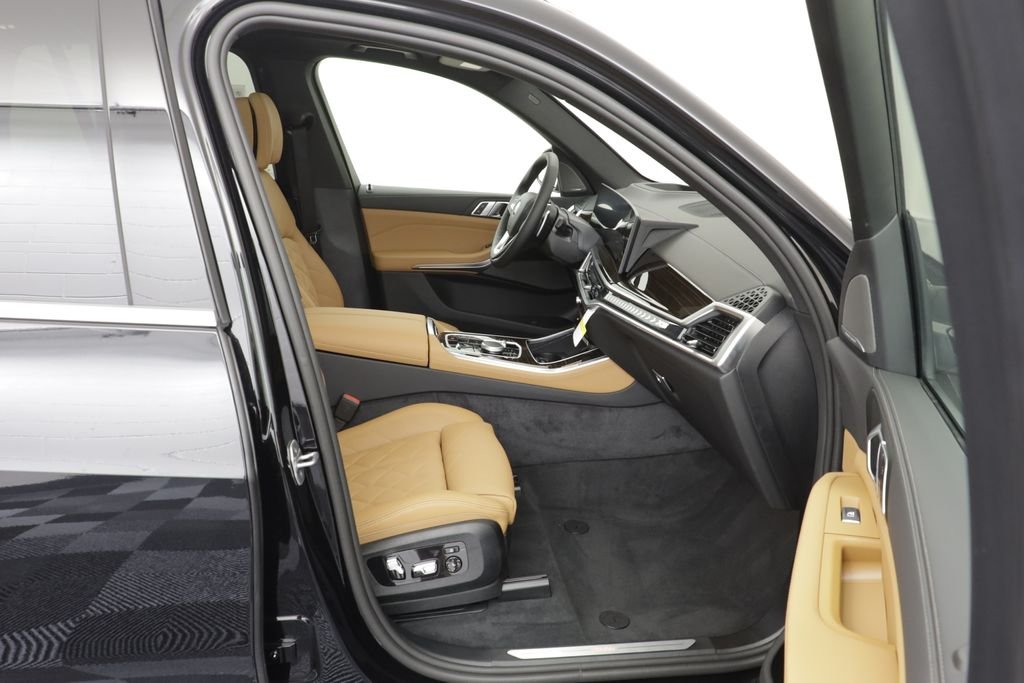New 2026 Black Sapphire Metallic BMW xDrive50e image 22