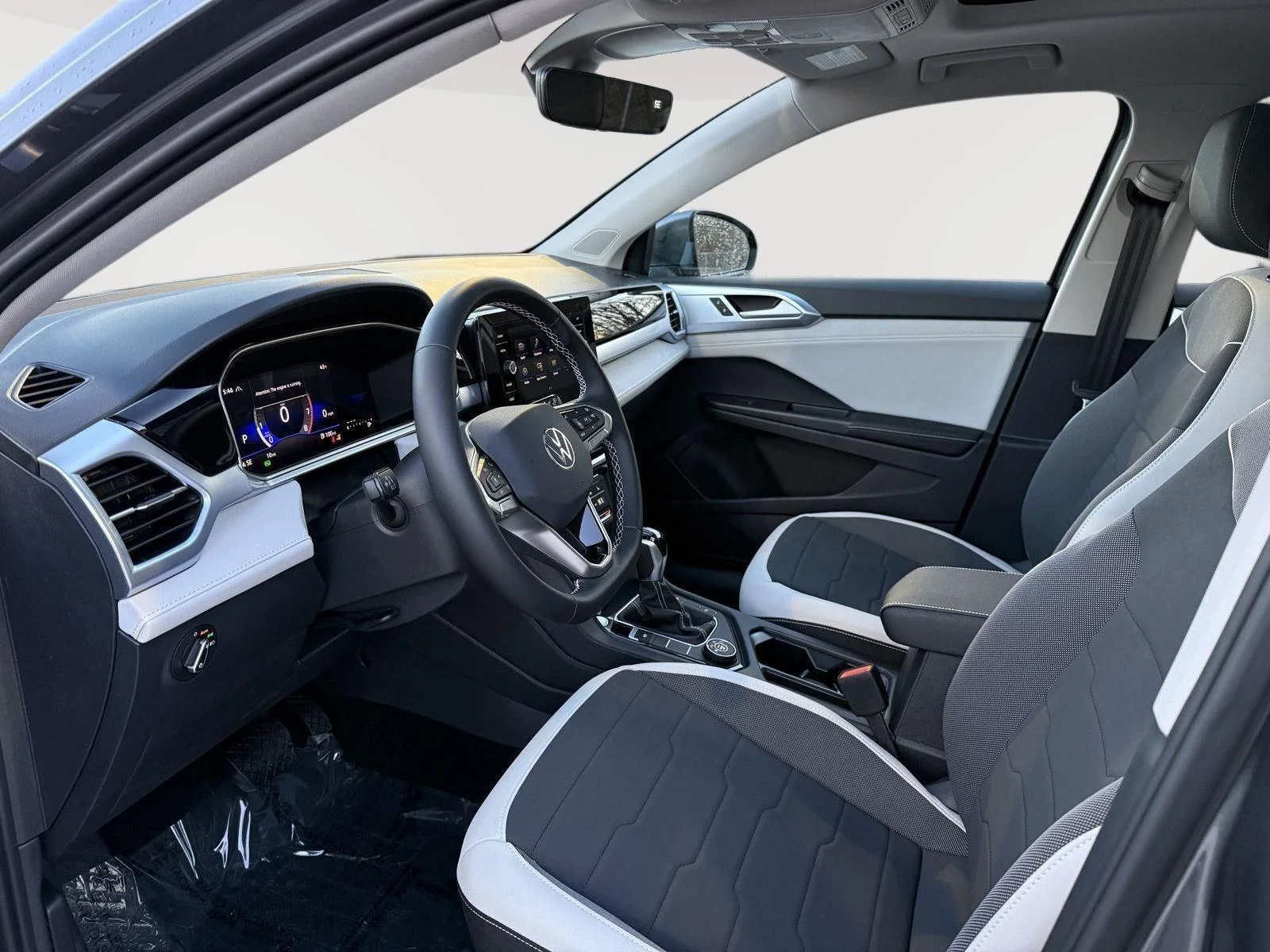 New 2026 PLATINUM GRAY Volkswagen SE image 9