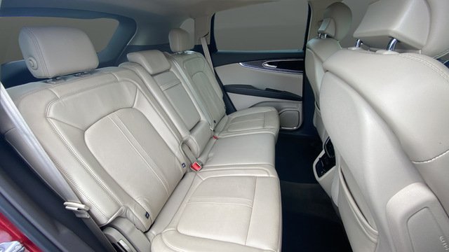 Used 2016 Ruby Red Metallic Lincoln Reserve image 25