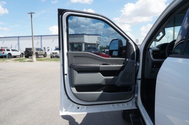 Used 2025 Oxford White Ford XLT image 11