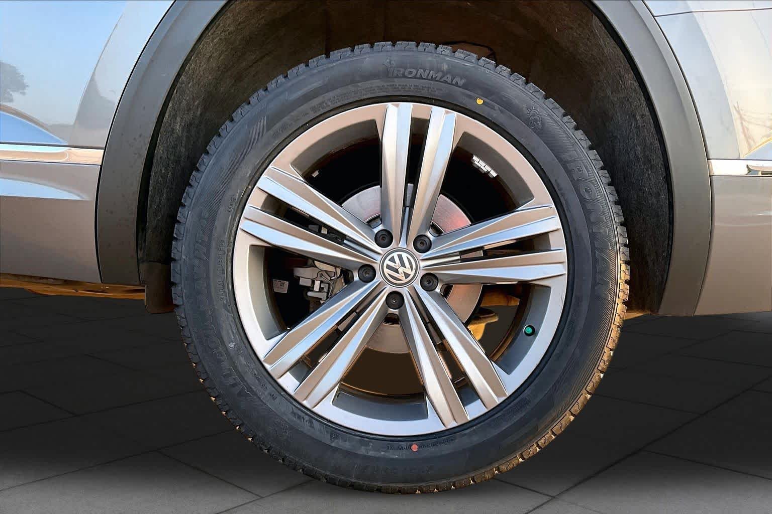 Used 2019 Platinum Gray Metallic Volkswagen 3.6L V6 SEL R-Line image 11