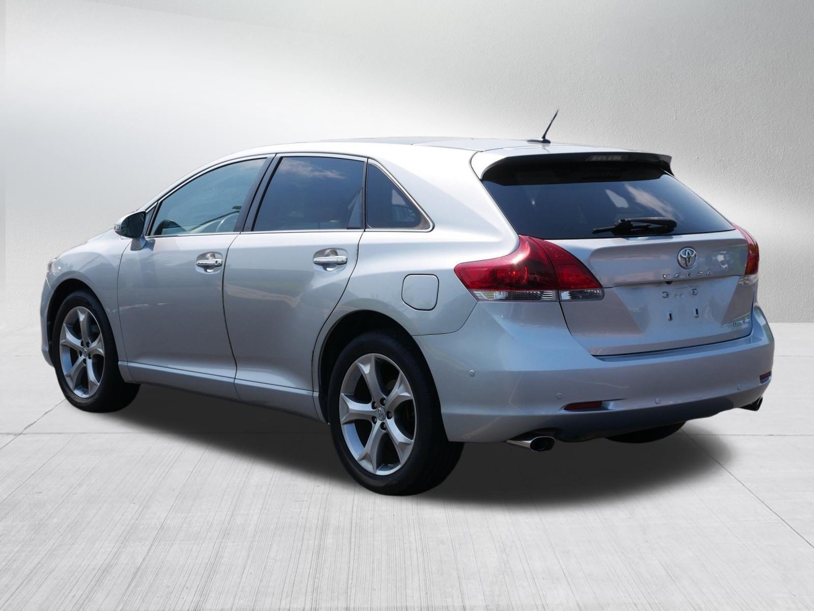 Used 2015 Celestial Silver Metallic Toyota Limited image 5