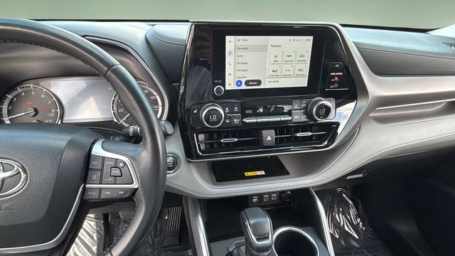 Used 2023  Toyota XLE image 10