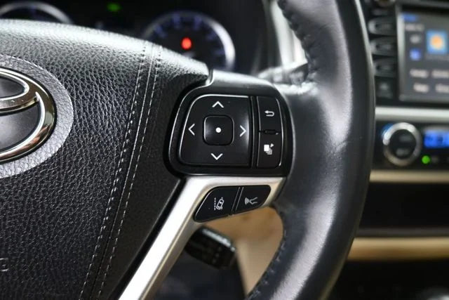 Used 2019 Red Toyota Limited image 31
