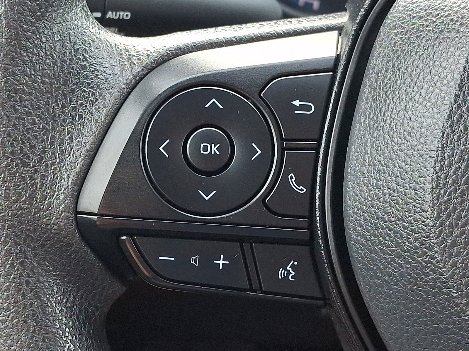 Used 2025 Silver Sky Metallic Toyota Hybrid XLE image 19