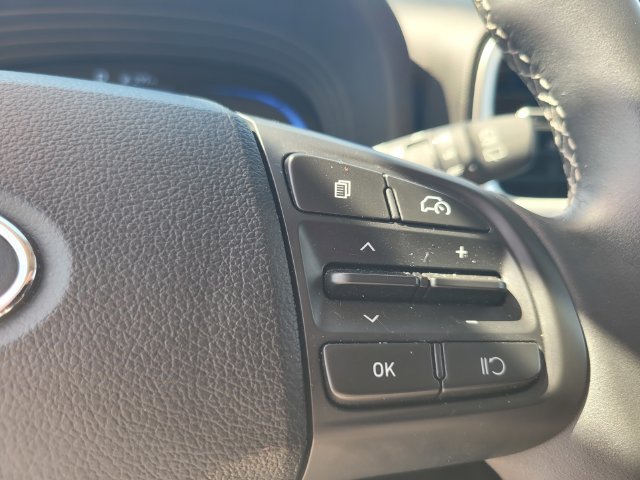 Used 2025 Gray Hyundai SEL image 27