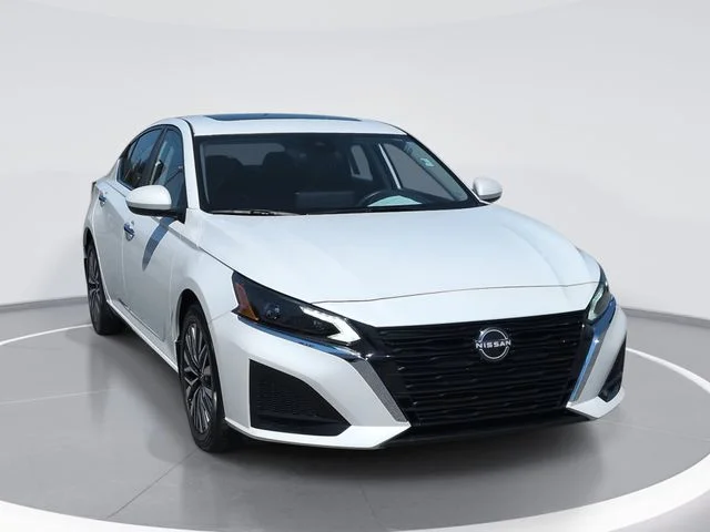Used 2023 White Nissan 2.5 SV image 1