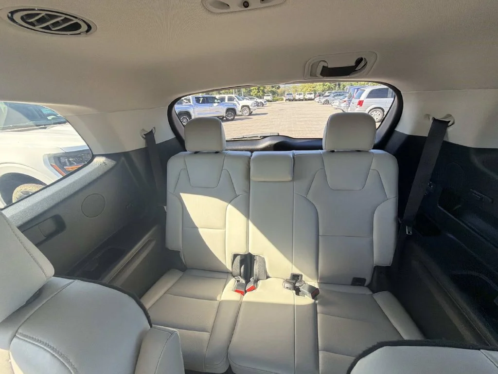 Used 2023 Black Kia S image 26