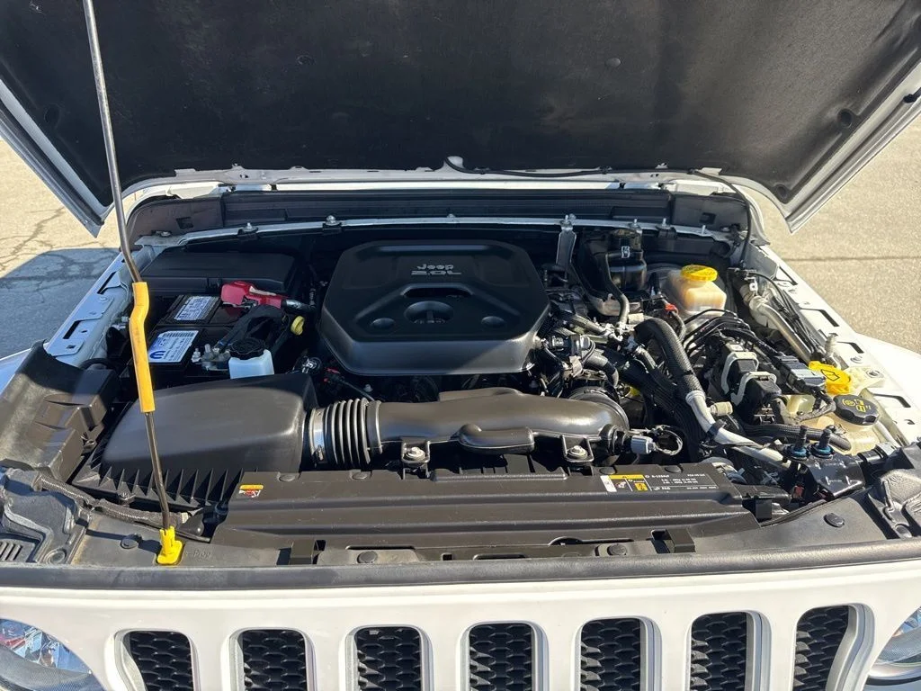 Used 2021 White Jeep Unlimited Sahara image 25