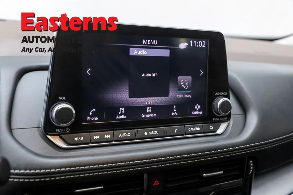 Used 2022 Gray Nissan SV image 19