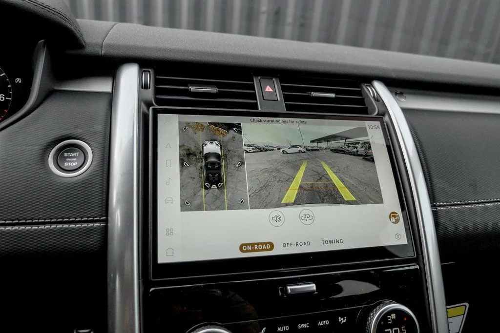 Certified Used 2025 Fuji White Land Rover Dynamic SE image 13
