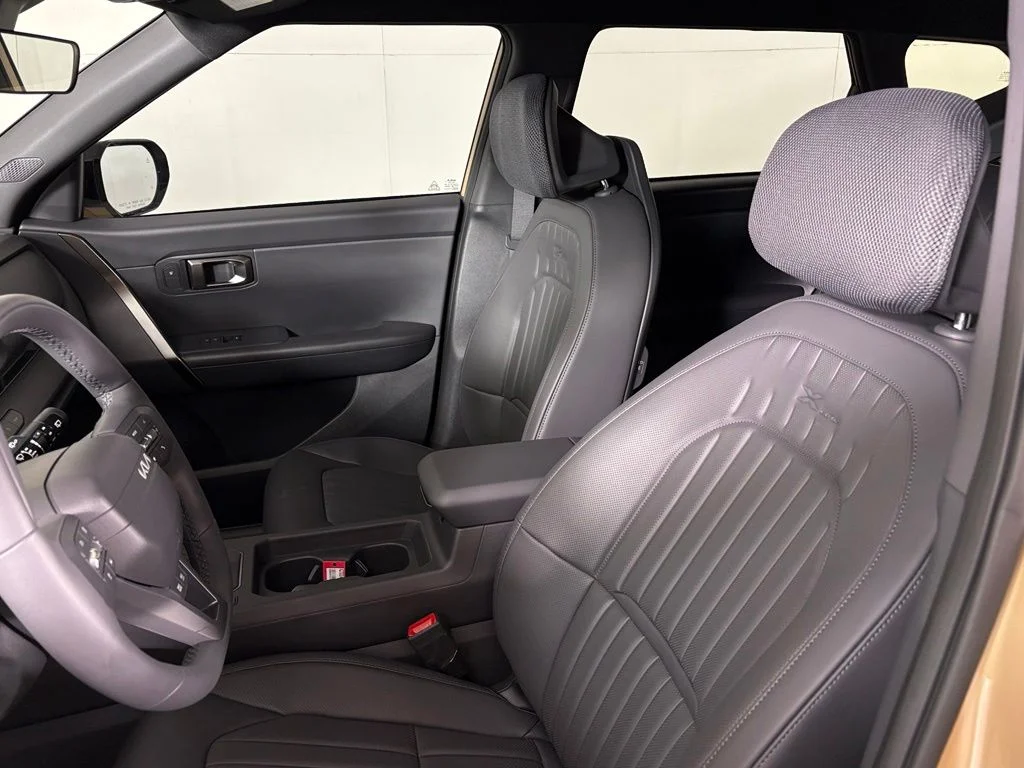 New 2027 Terrain Brown / Black Roof Kia X-Line S image 18
