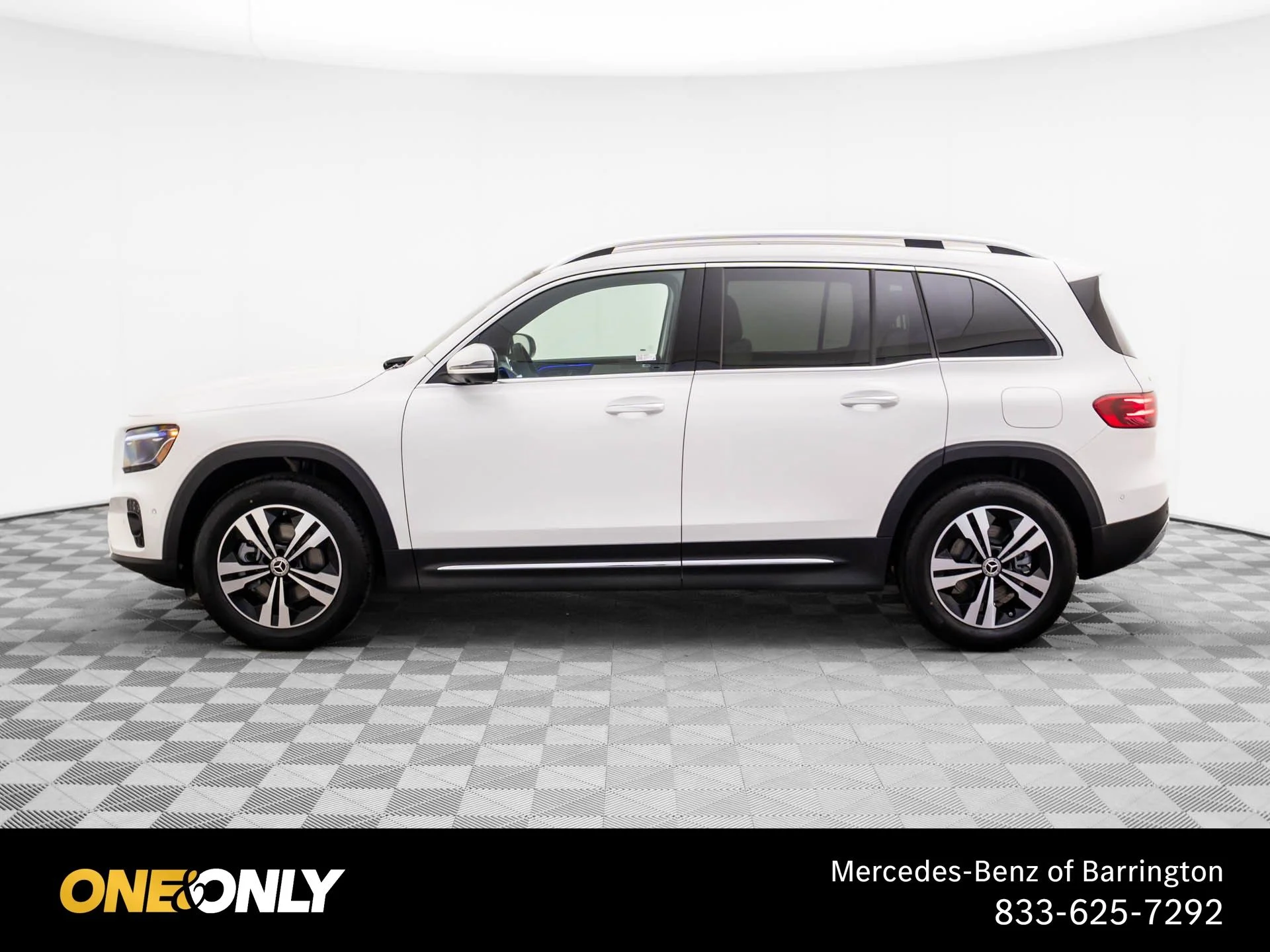 New 2026 White Mercedes-Benz GLB 250 image 2