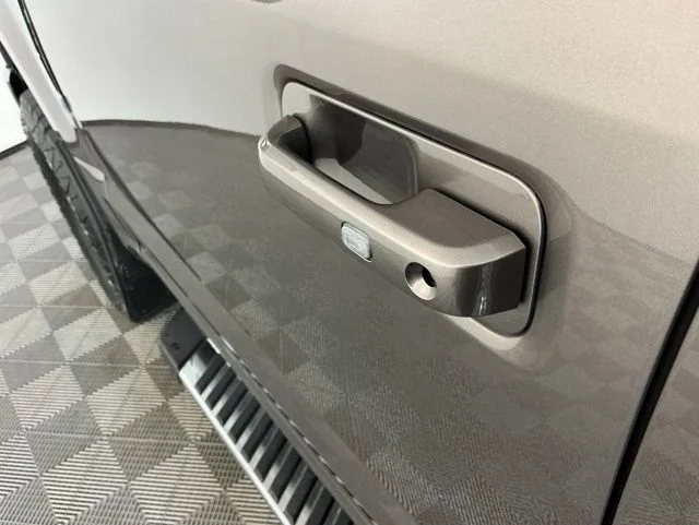 Used 2020 Gray Ford Lariat image 12