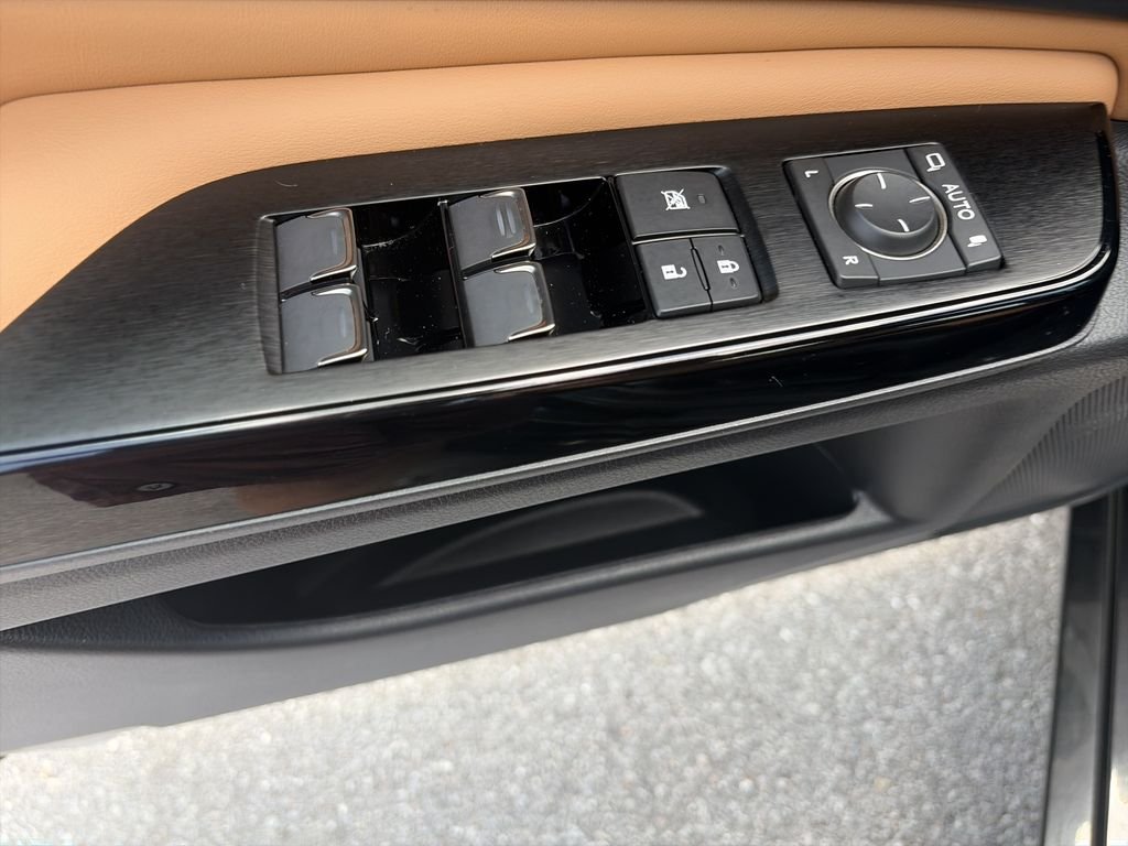 Used 2023 Black Lexus 350 image 19