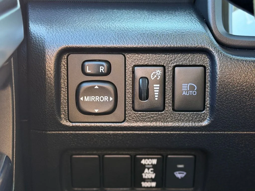 Used 2024  Toyota SR5 Premium image 27