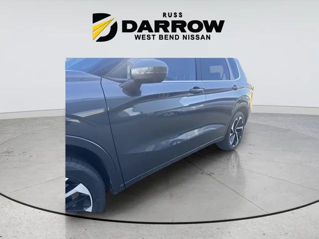 Used 2024 Gray Mitsubishi SE image 8