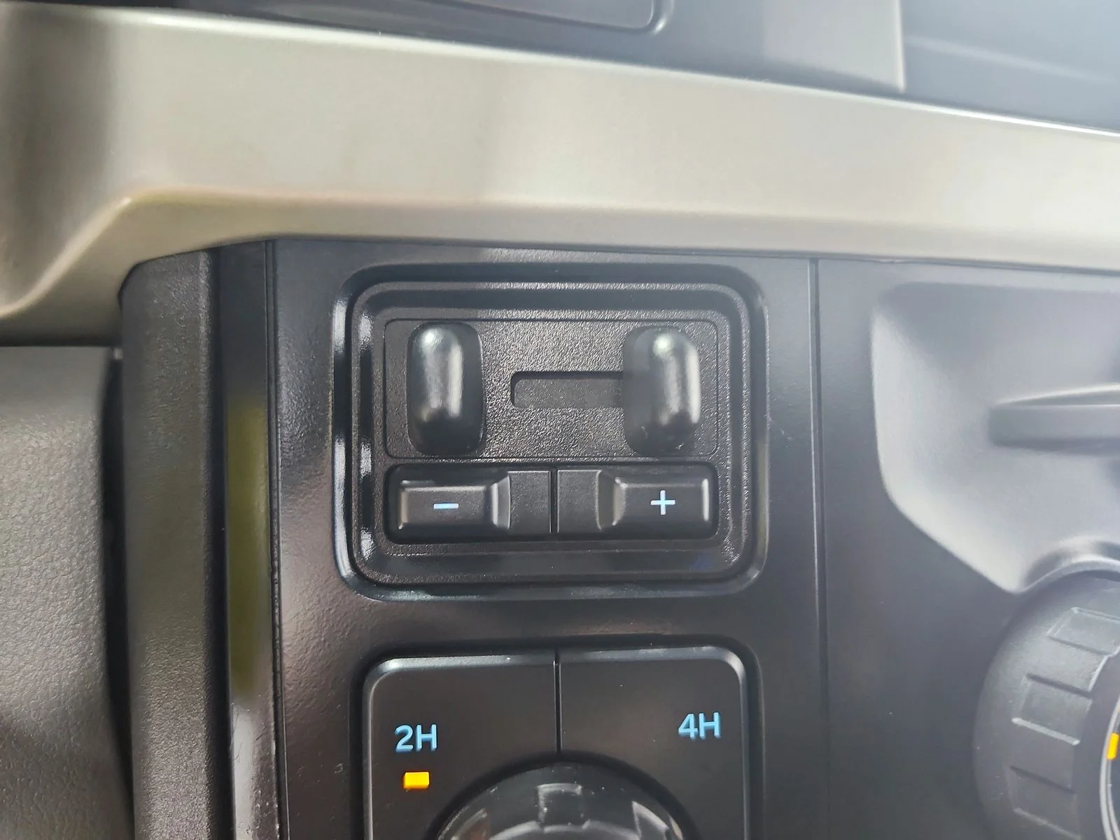 Used 2023 White Ford XL image 27