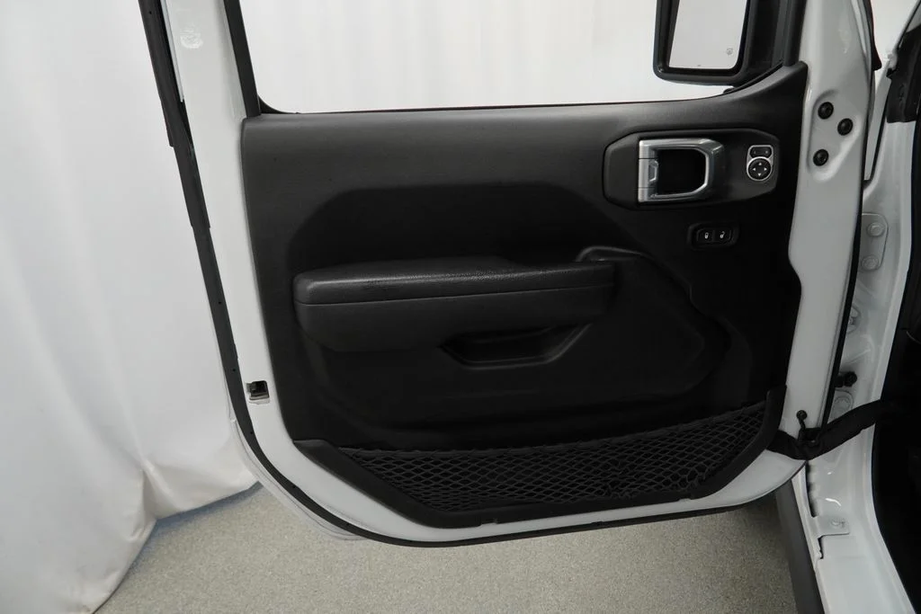 Used 2022 White Jeep Unlimited Rubicon 4xe image 41