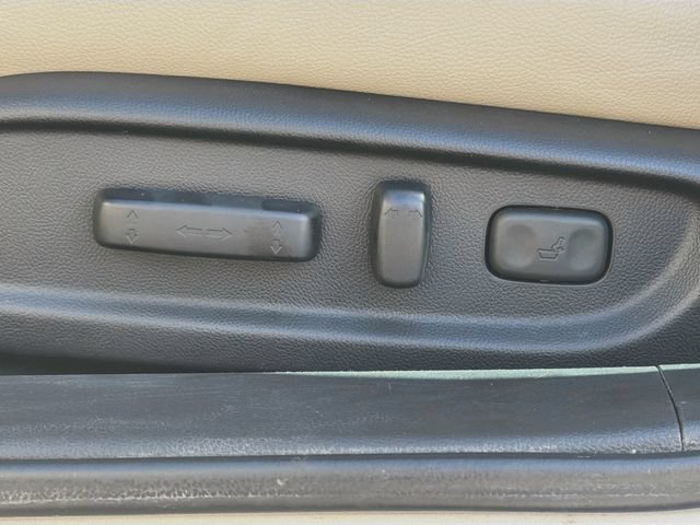 Used 2014 Silver Honda EX-L image 23