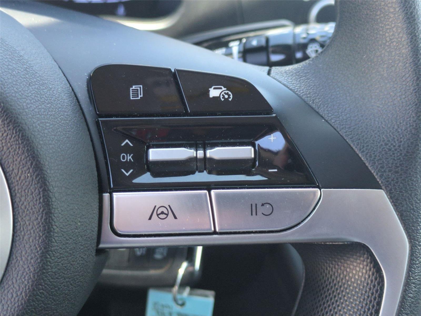 Used 2025 Amazon Gray Hyundai SE image 20