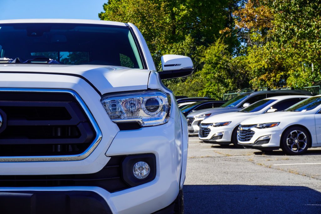 Used 2022 White Toyota SR5 image 36