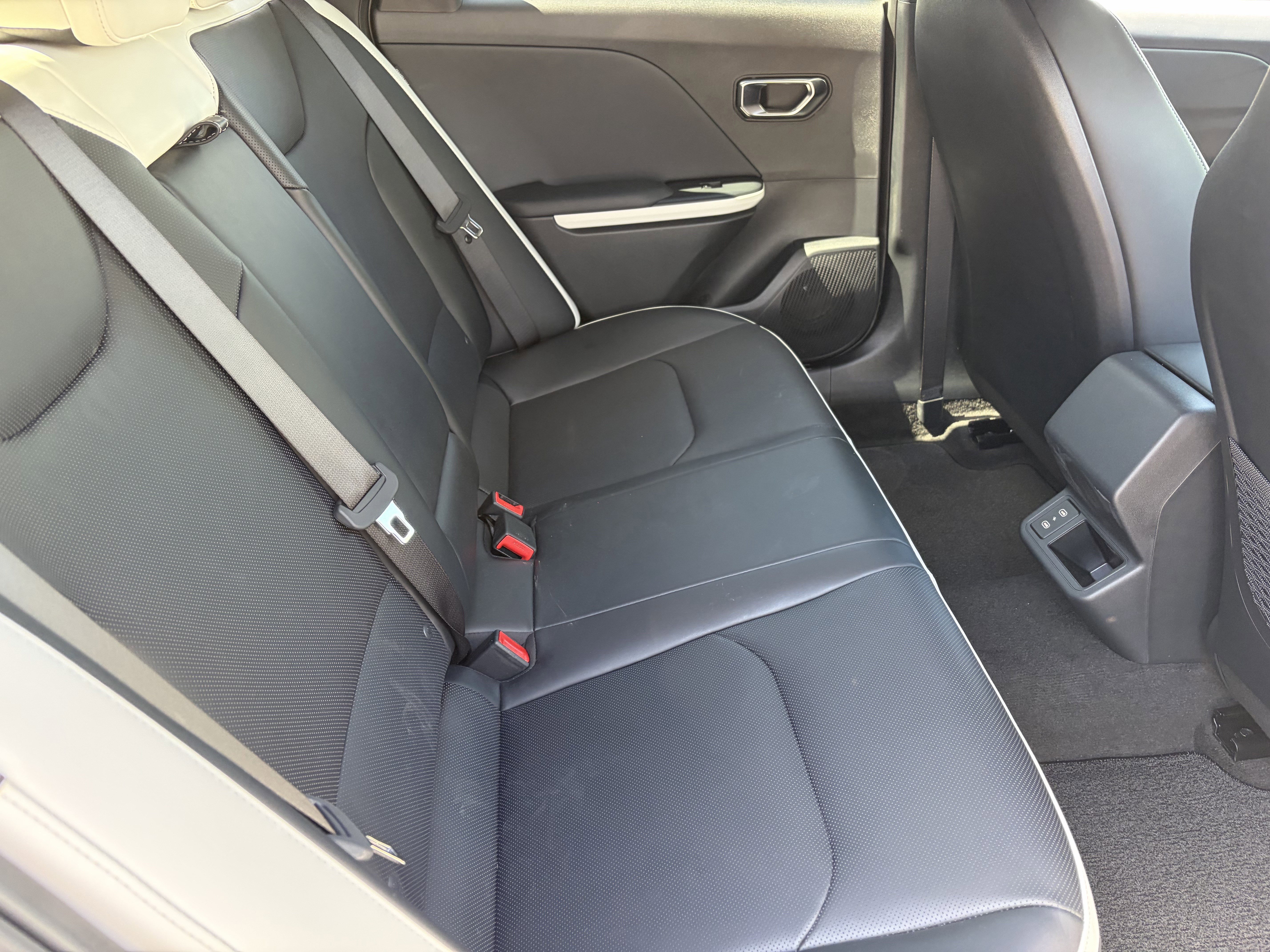 New 2026 Snow White Pearl Kia GT-Line image 11
