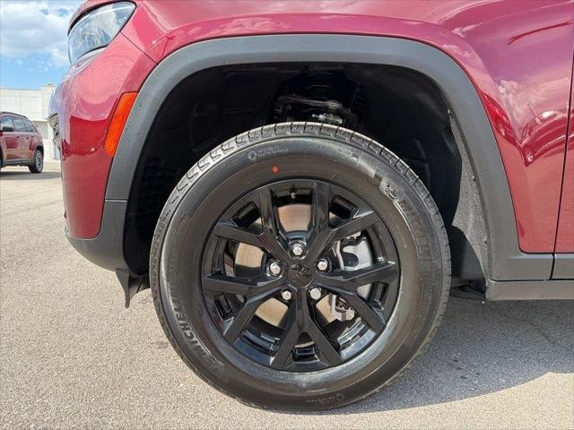 New 2026 Velvet Red Pearl-Coat Exterior Paint Jeep Laredo image 25