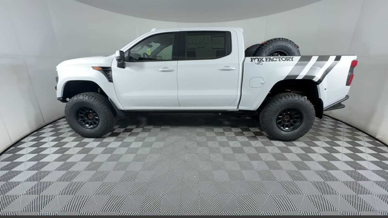 2025 Chevrolet Silverado 1500 LTZ - Photo 10